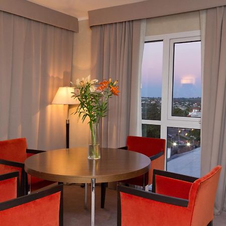 Howard Johnson Plaza Resort&Casino Mayorazgo Paraná Habitación foto A living room at the hotel