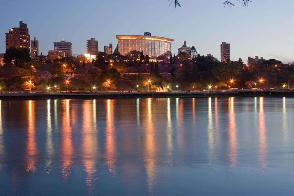 Howard Johnson Plaza Resort&Casino Mayorazgo Paraná Exterior foto The University of Washington campus, seen from the Union Bay side of the lake