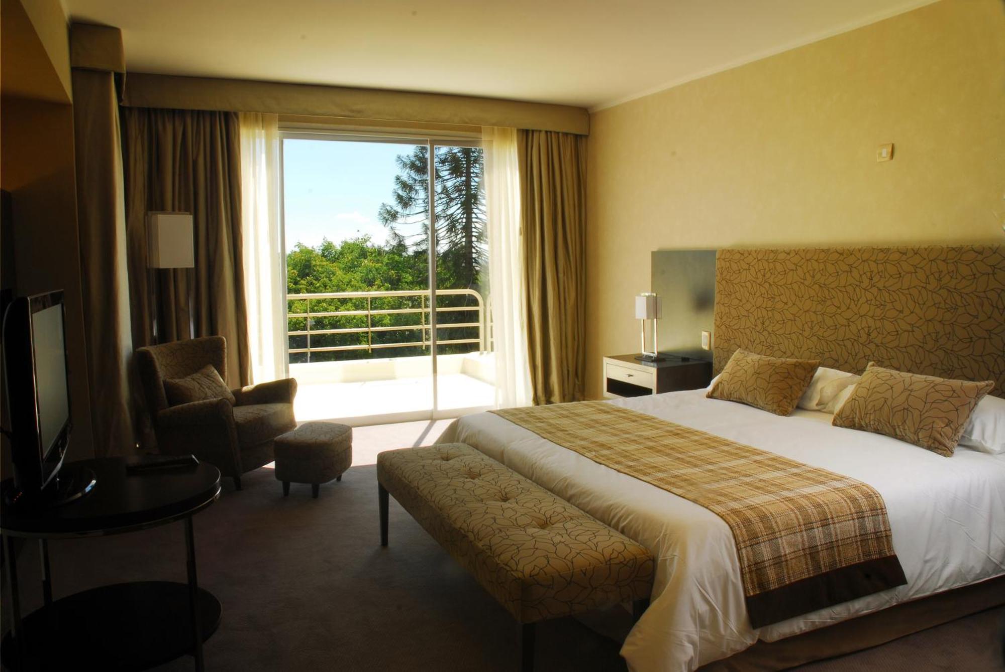 Howard Johnson Plaza Resort&Casino Mayorazgo Paraná Habitación foto A bedroom at the hotel