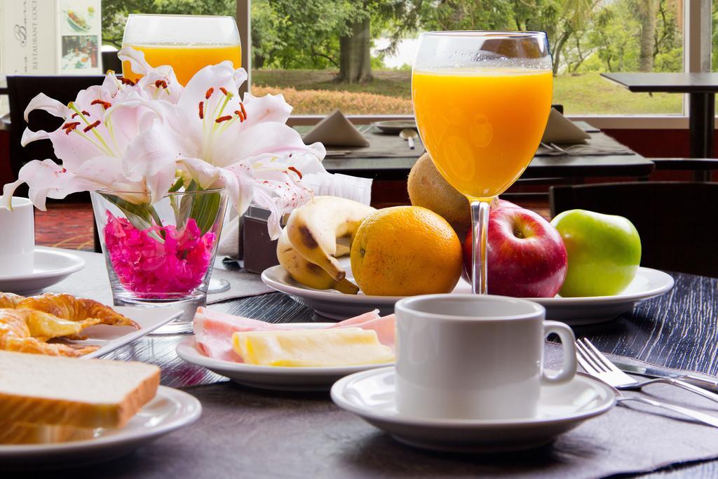 Howard Johnson Plaza Resort&Casino Mayorazgo Paraná Exterior foto A breakfast table