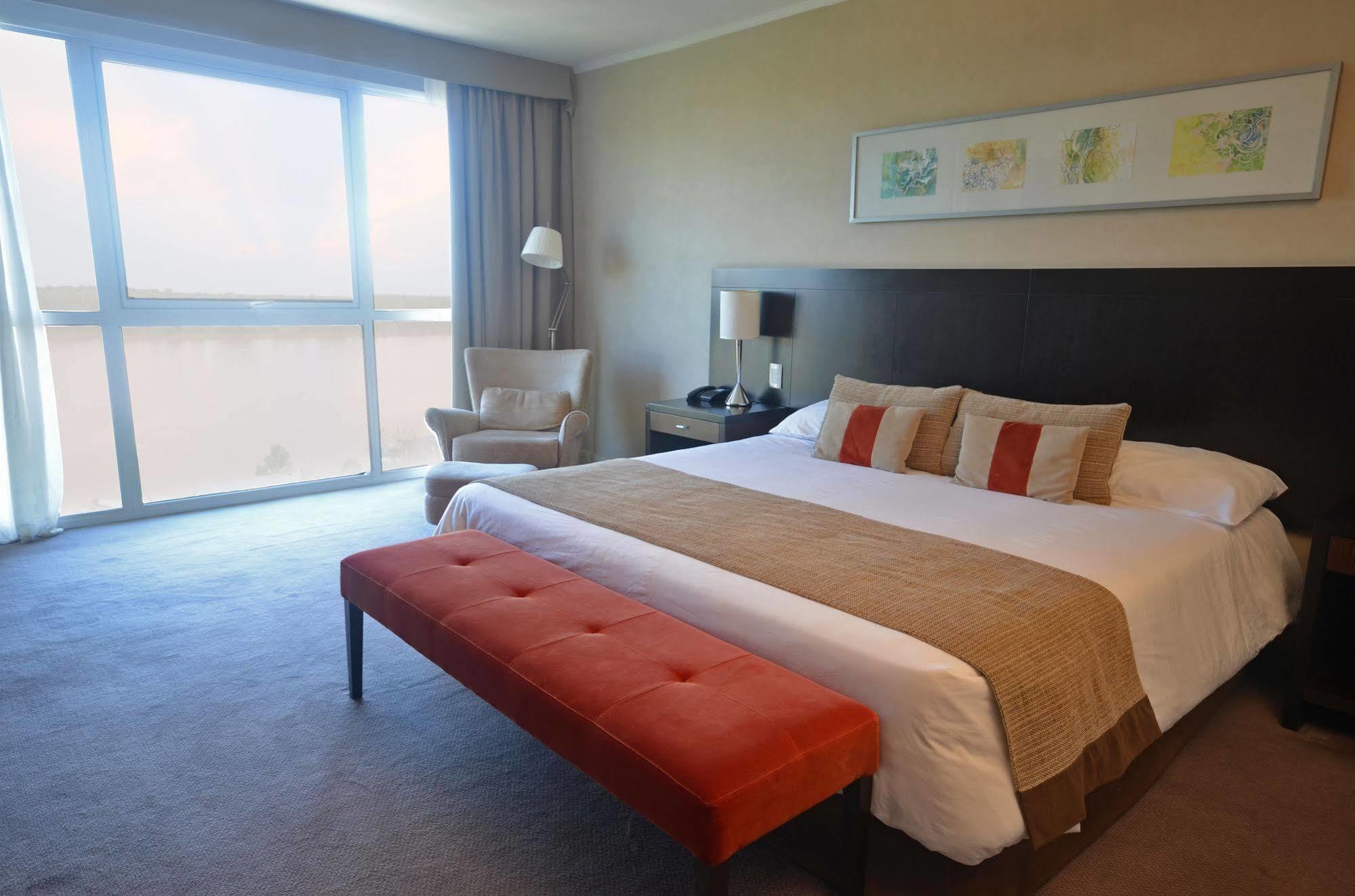 Howard Johnson Plaza Resort&Casino Mayorazgo Paraná Exterior foto A bedroom at the hotel