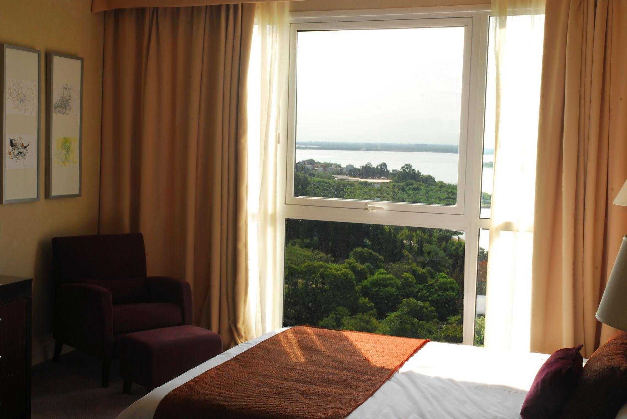 Howard Johnson Plaza Resort&Casino Mayorazgo Paraná Exterior foto A room at the hotel
