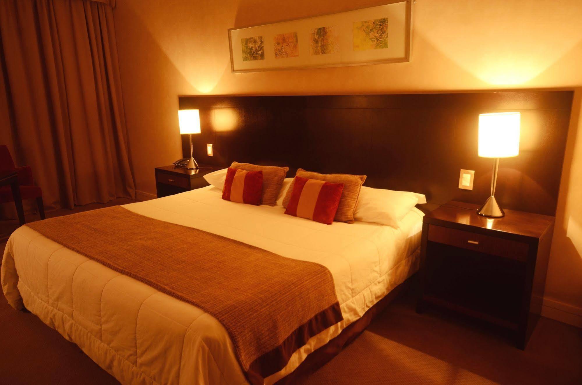 Howard Johnson Plaza Resort&Casino Mayorazgo Paraná Exterior foto A bedroom at the hotel