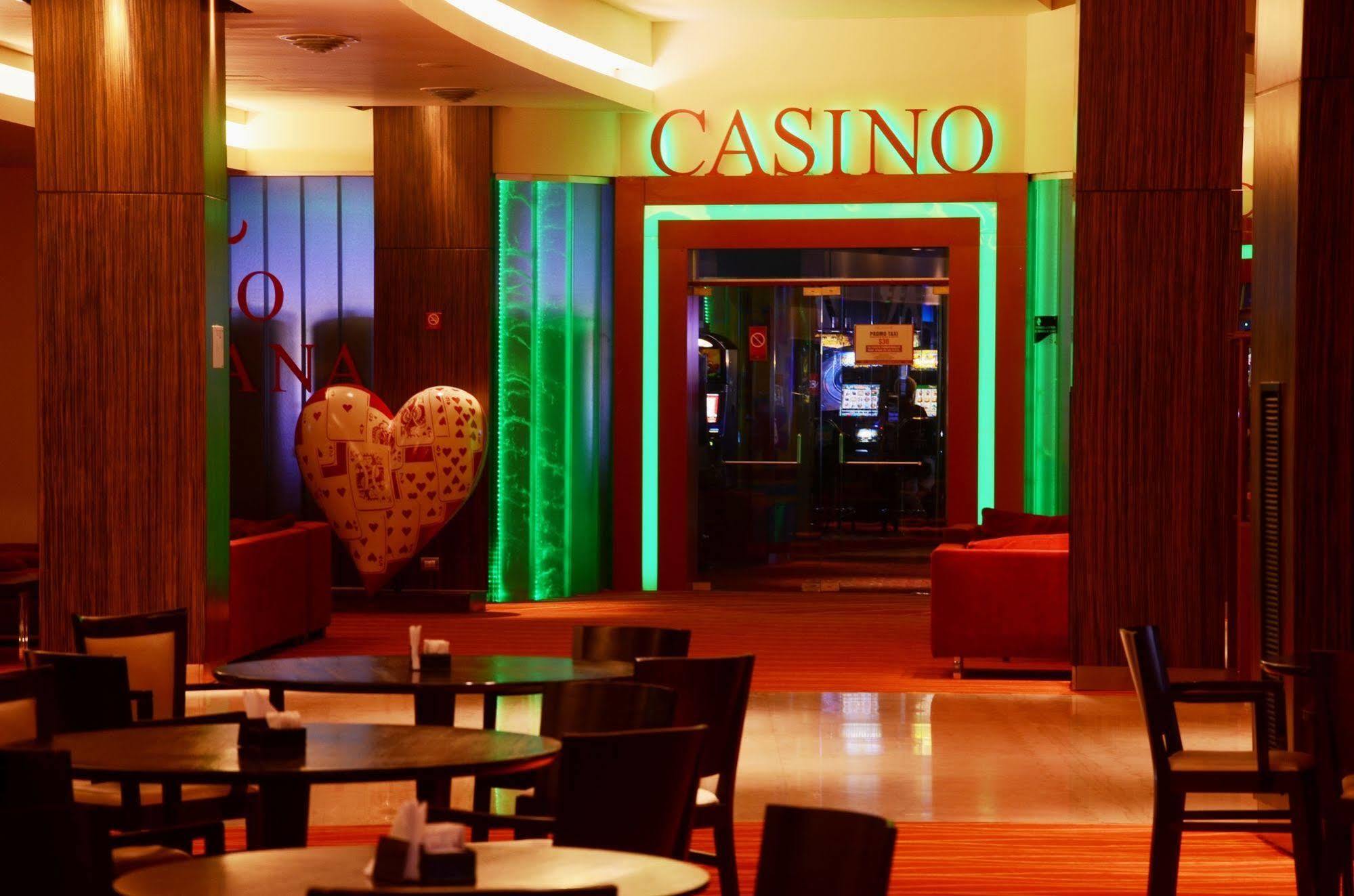 Howard Johnson Plaza Resort&Casino Mayorazgo Paraná Exterior foto Casino