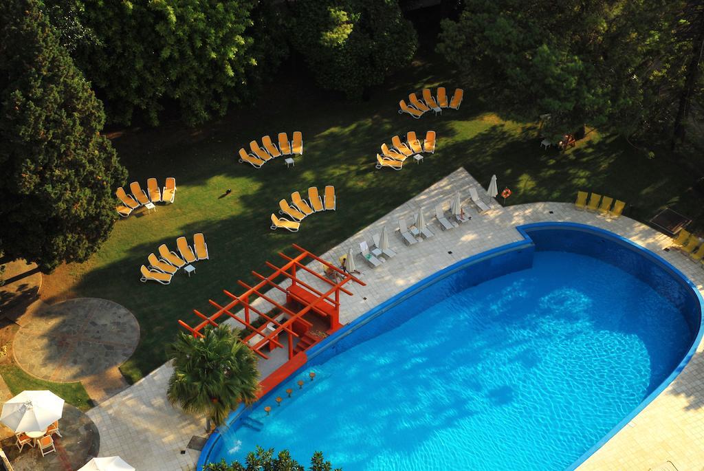 Howard Johnson Plaza Resort&Casino Mayorazgo Paraná Exterior foto Butterfly garden